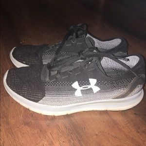 Men’s Under Armour Speedform Charged Sz 9.5